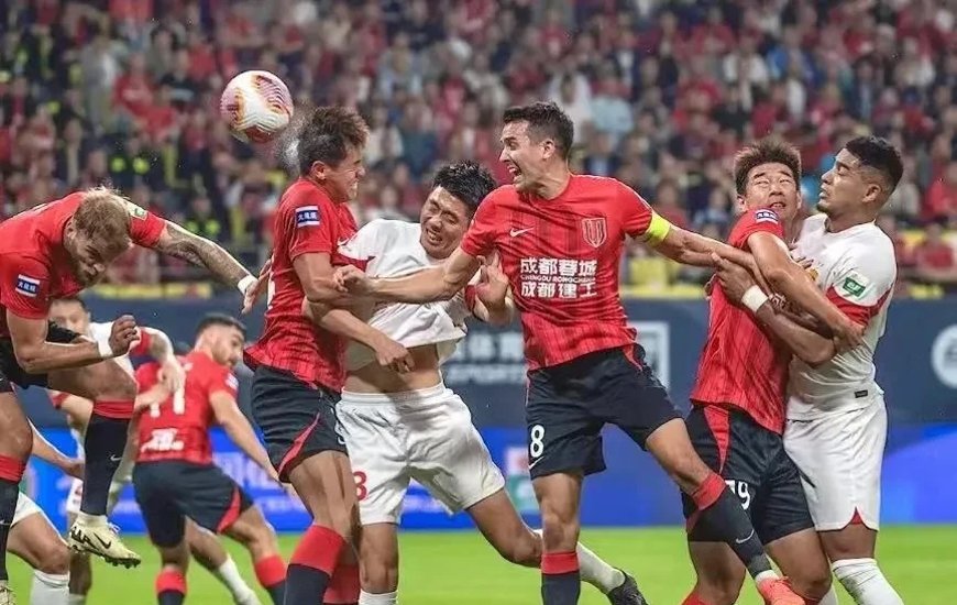 包含上海上港客场战胜北京人和，赢得了激烈的对决的词条