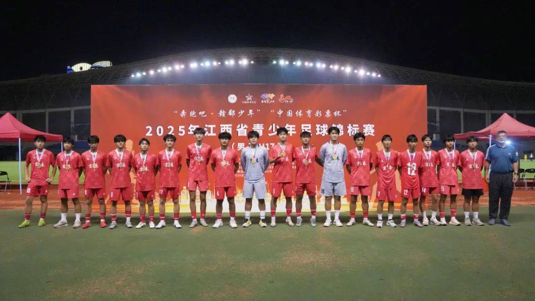 包含青少年足球锦标赛精英云集，新星崭露头角的词条
